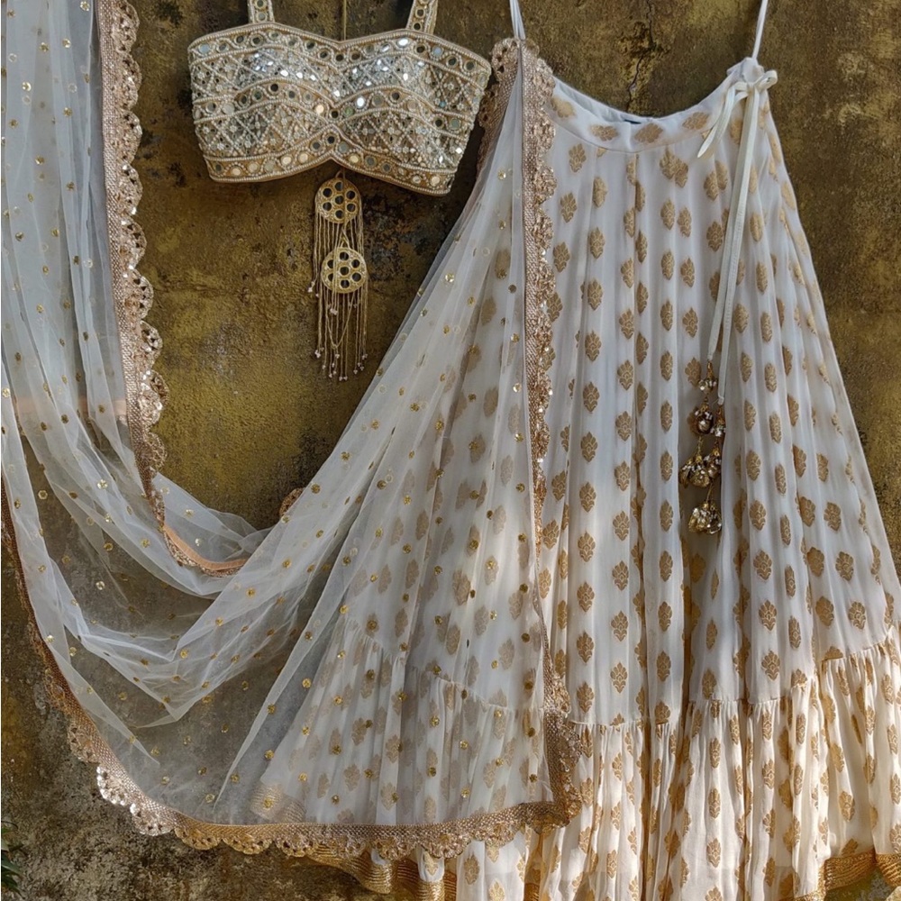 Gold Indian lengha worn once for a wedding event excellent condition